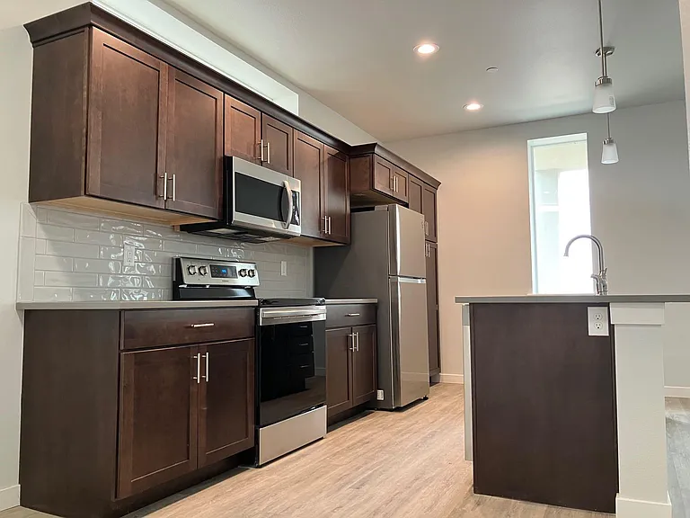 Heron's Edge Apartments — Photo 13