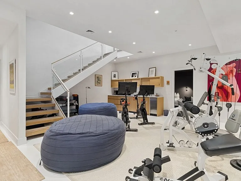 63 Highview Dr — Photo 40