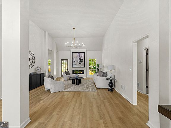 4th image of 2333 Ettas Cir SE