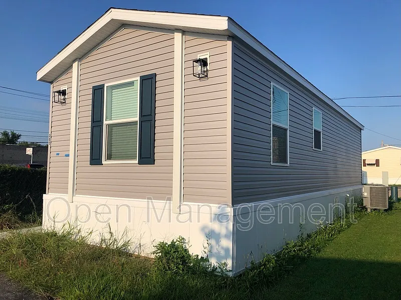 1 bed, 1.0 bath, 640 sqft, $925 — Photo 2