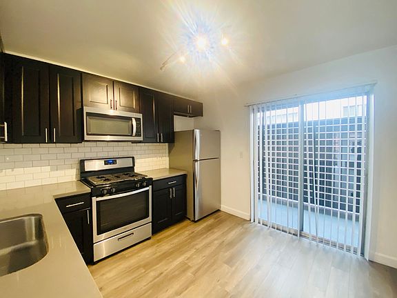 5th image of 457 W Dryden St APT H