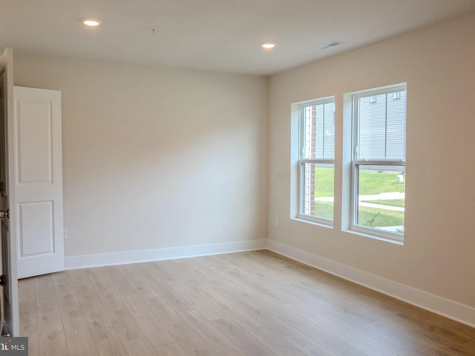 4 bed, 3.5 bath, 2160 sqft, $3,600 — Photo 4