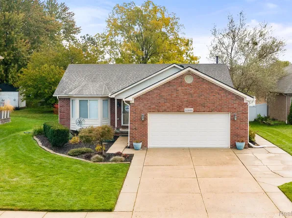 52868 Schafers Run Ct, New Baltimore, MI 48051