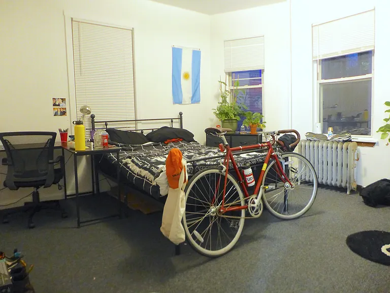 826 Huntington Ave — Photo 12