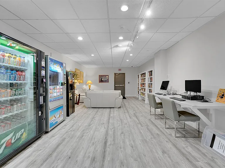 405 N Ocean Blvd #306 — Photo 36
