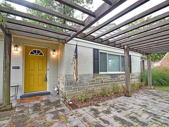 2nd image of 8109 Fontaine Ct