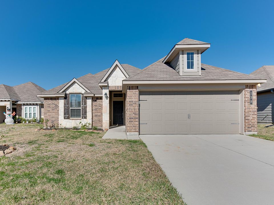 Charming & Modern Brick Home in Cozy Subdivision, great neighbors.