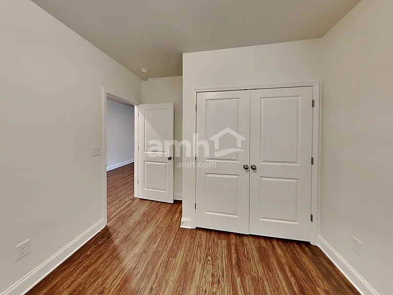 5085 Hudson Valley Dr — Photo 18
