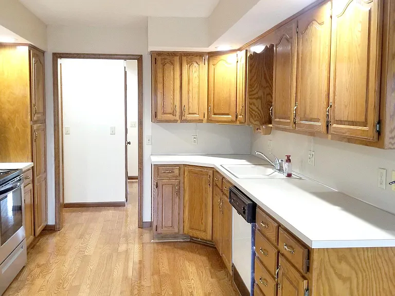 1414 E Powell St — Photo 6