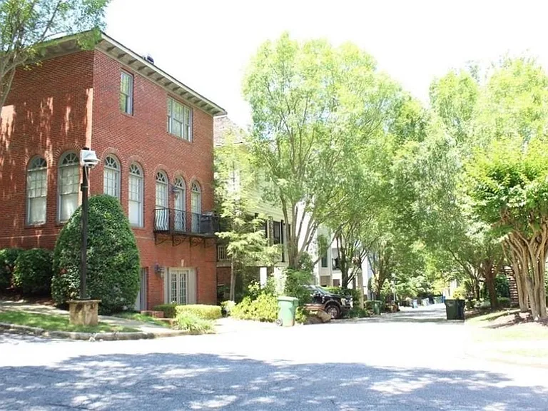 704 Longleaf Dr NE — Photo 39