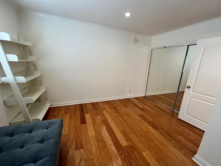 1910 Pelham Ave #4 — Photo 11
