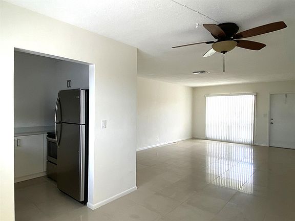 3rd image of 2755 NE 28th Ave APT F1