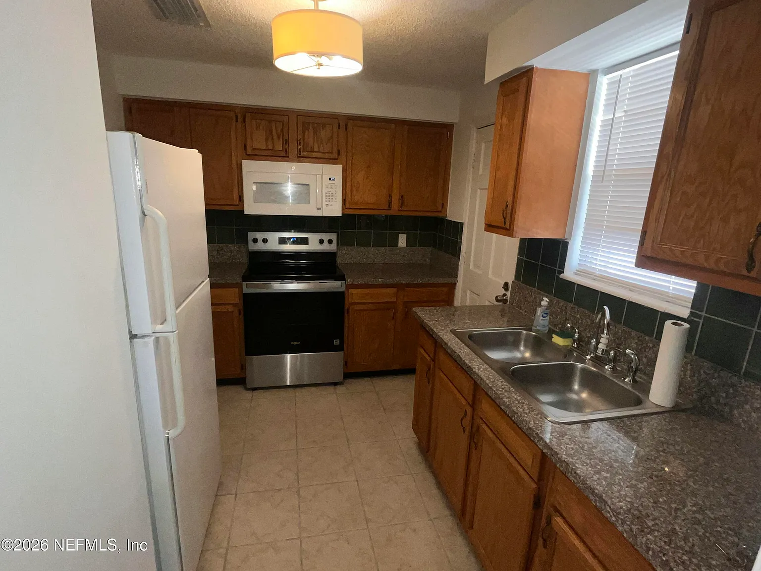 3 bed, 2.0 bath, 1180 sqft, $1,500 — Photo 4