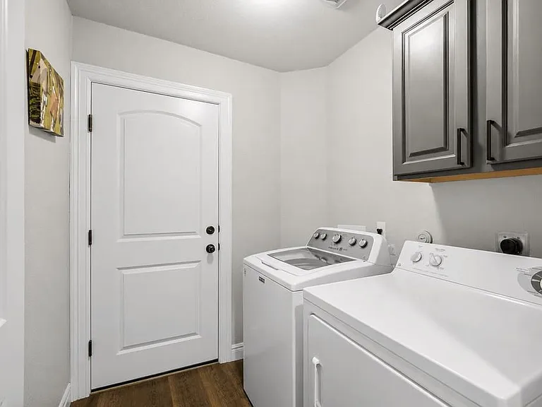 714 Newport Dr — Photo 21