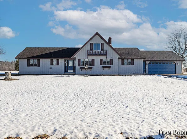 2259 Atkins Rd, Fennville, MI 49408