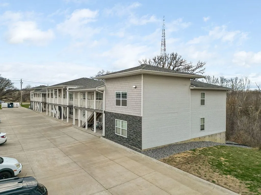 1 bed, 950 sqft, $995 — Photo 2