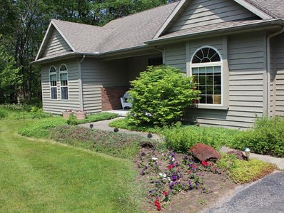 2nd image of 6908 Lakewood Dr