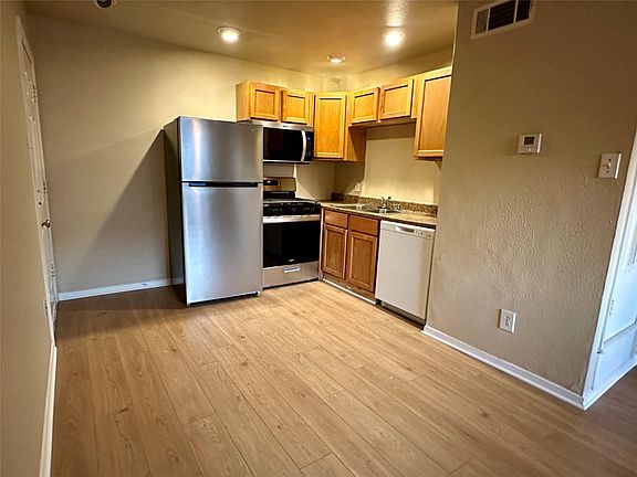 4th image of 803 W 28th St APT 106