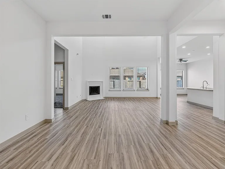 818 Kingwood Dr — Photo 12