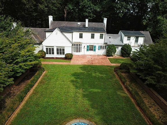 4th image of 975 Riverside Dr