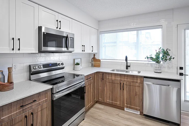 2 bed, 1.5 bath, 1000 sqft, $1,650 — Photo 2