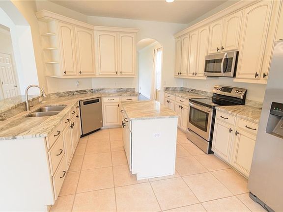 5th image of 9860 Marsh Pointe Dr