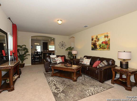 4th image of 10407 Royal Est