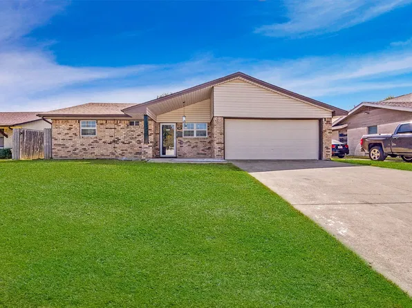 521 Cranbrook Ln, Grand Prairie, TX 75052