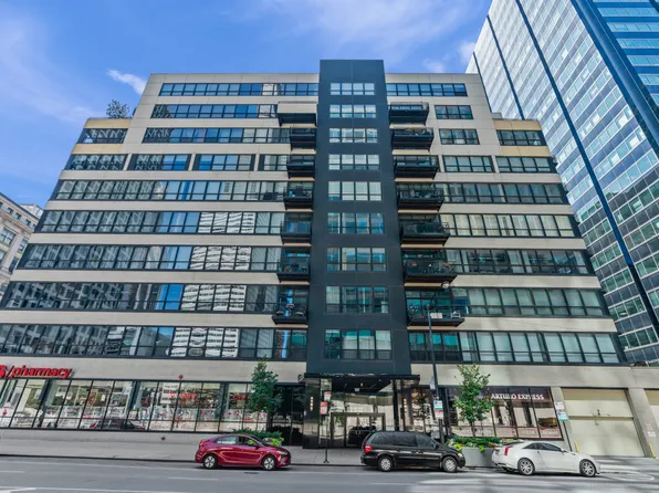 130 S Canal St APT 412, Chicago, IL 60606