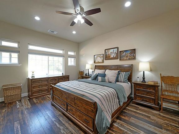 5th image of 2685 Glenview Dr
