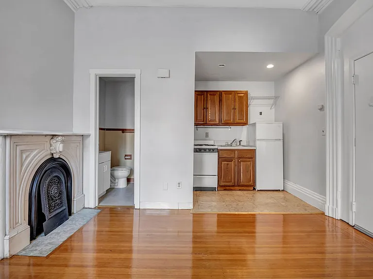 42 Trumbull St — Photo 1