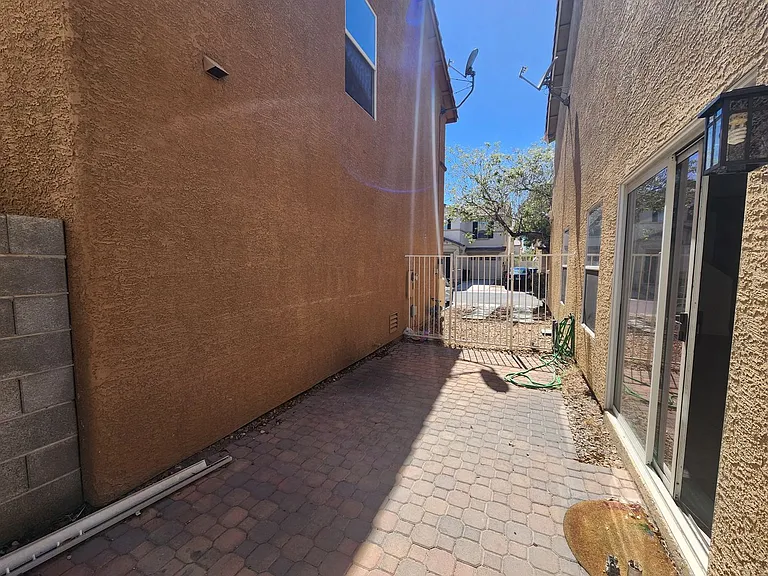 10256 Franford Ct — Photo 44