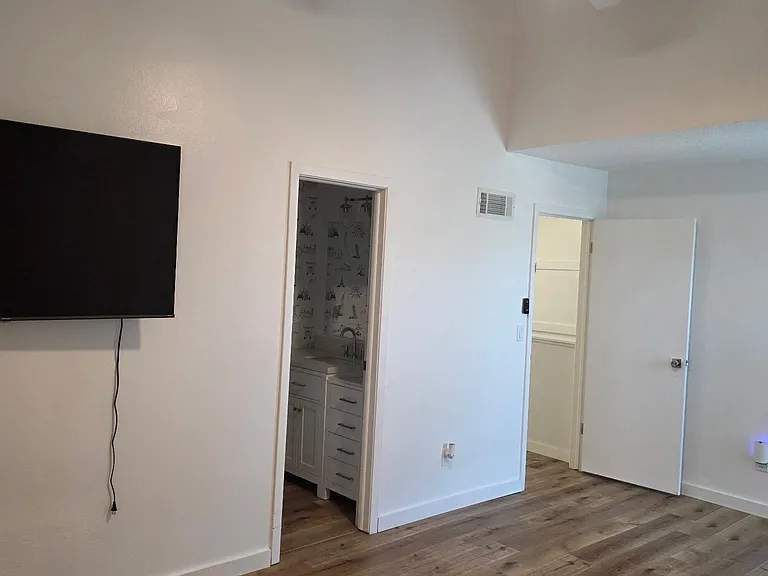 11260 College Ave — Photo 54