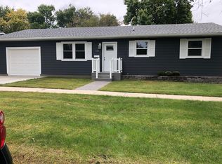 520 W 4th St, Garner, IA 50438