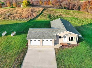 534 Hanover Hill Ln, Waukon, IA 52172