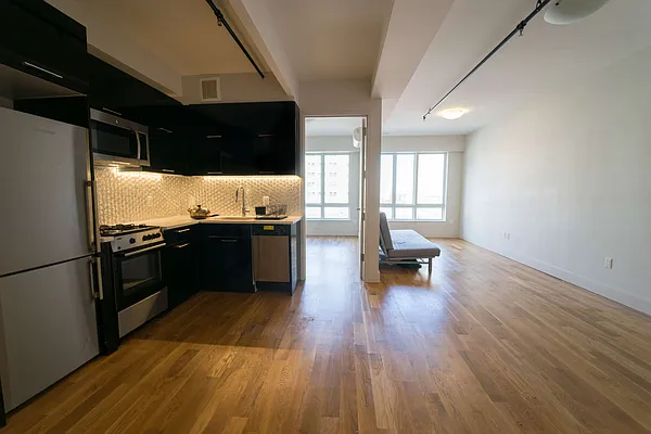 Rented by Manhattan Management LLC | media 10