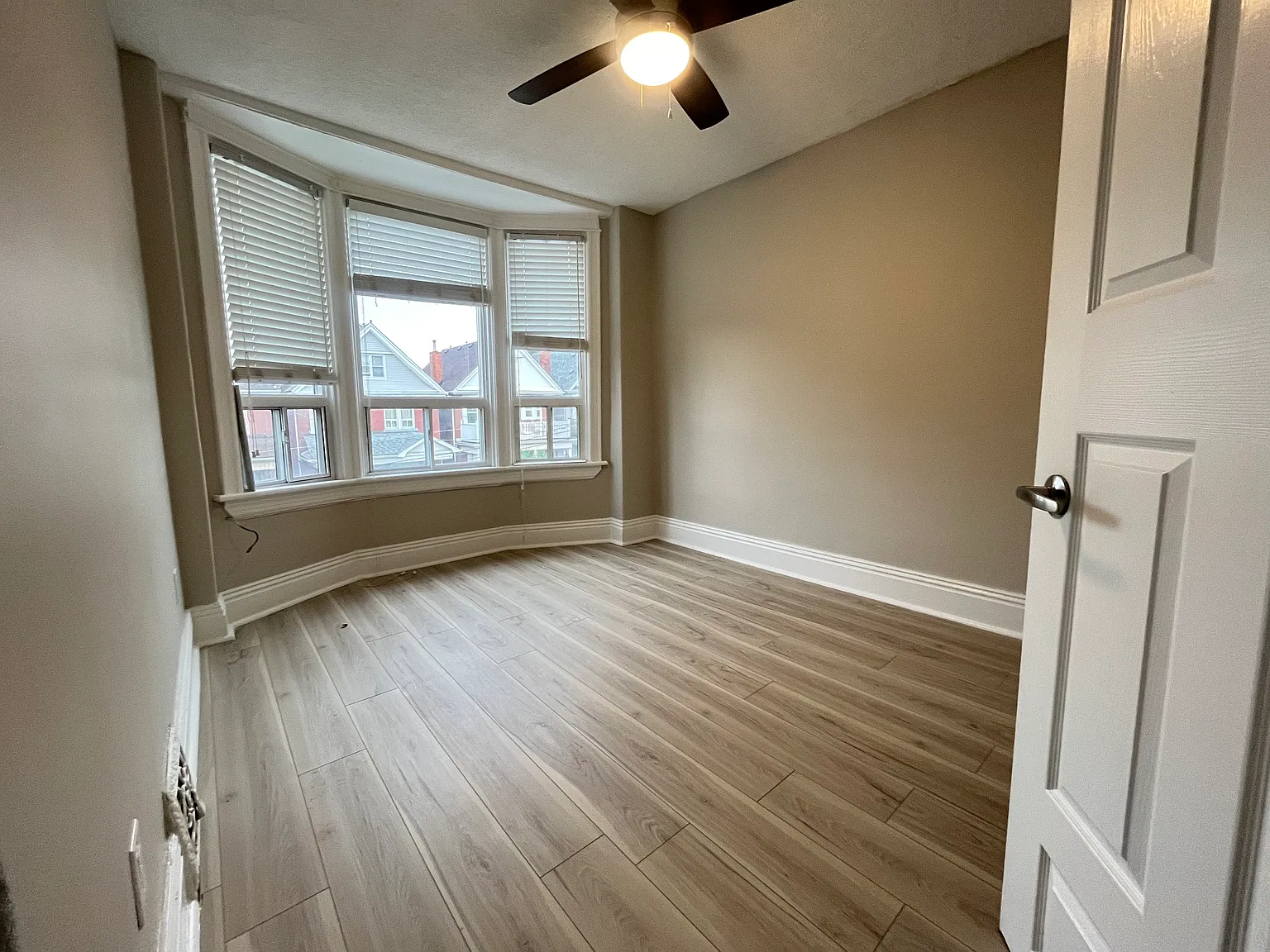 12 Senator Avenue Hamilton Ontario L8L1Z4 — Photo 4