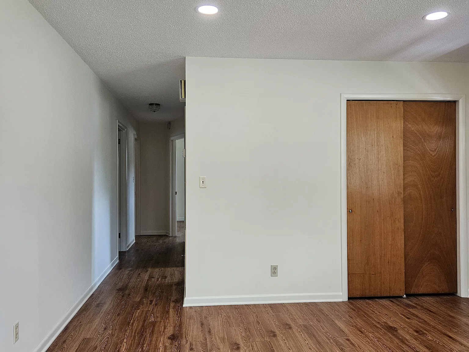 2 bed, 950 sqft, $1,400 — Photo 3