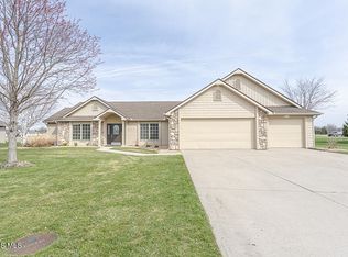 706 Briarwood Ln, Bryan, OH