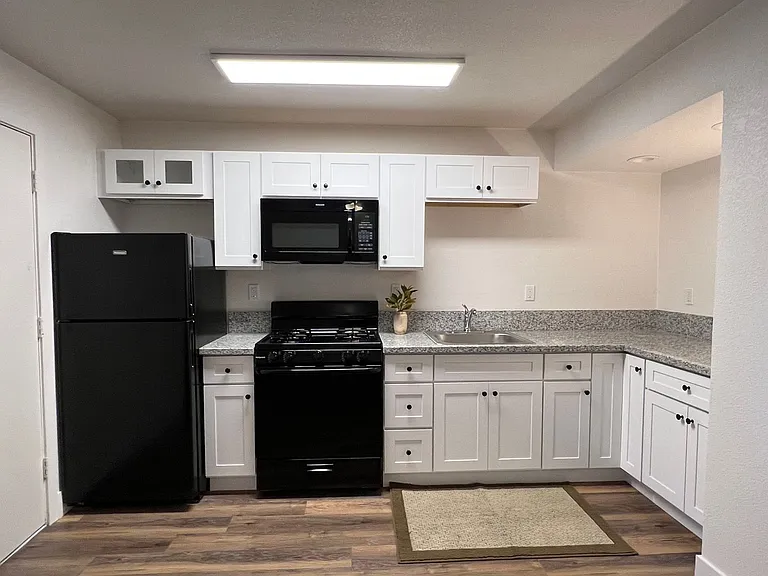 1031 Moss Rd — Photo 13