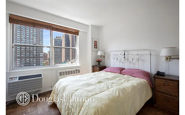 Sold by Douglas Elliman | media 24