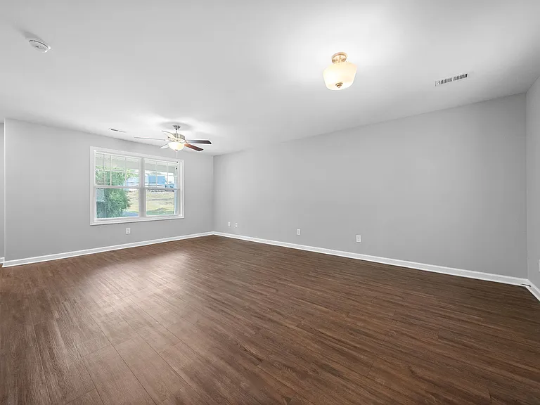 1103 Commerce St — Photo 8