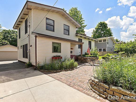 2nd image of 1138 Pinecrest Ave SE