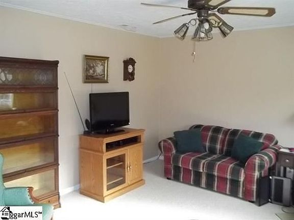 3rd image of 7 Barclay Dr