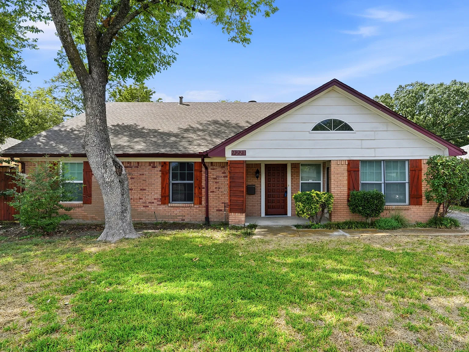 4 bed, 2369 sqft, $3,750 — Photo 2