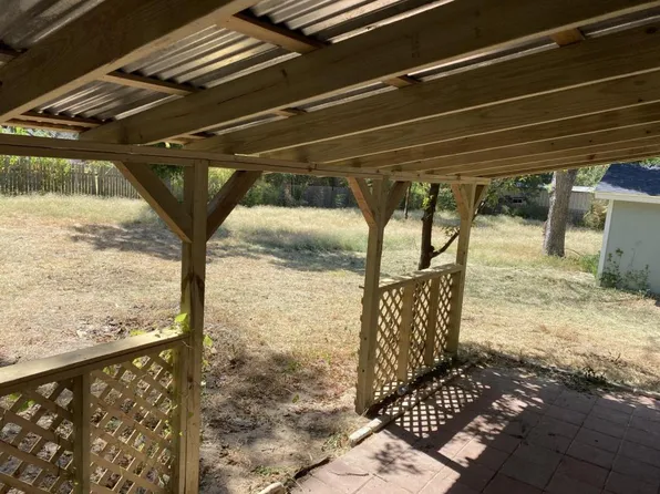 405 S 6th St, Gatesville, TX 76528