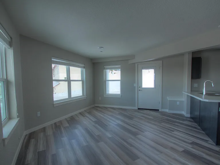 830 Crestmont Way — Photo 2