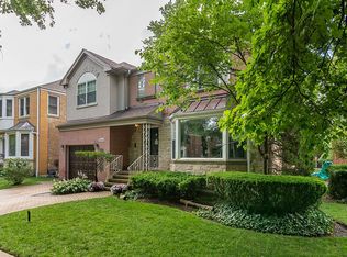 2829 W Jarvis Ave, Chicago, IL 60645
