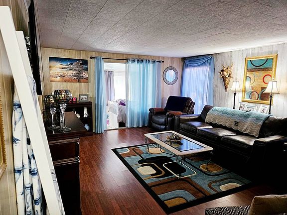 4th image of 137 Lake Dell Dr