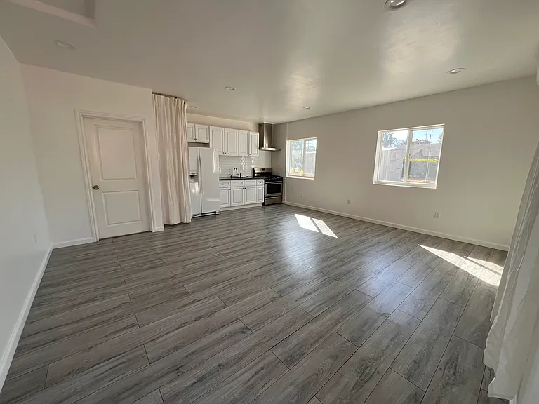 18617 Community St — Photo 8
